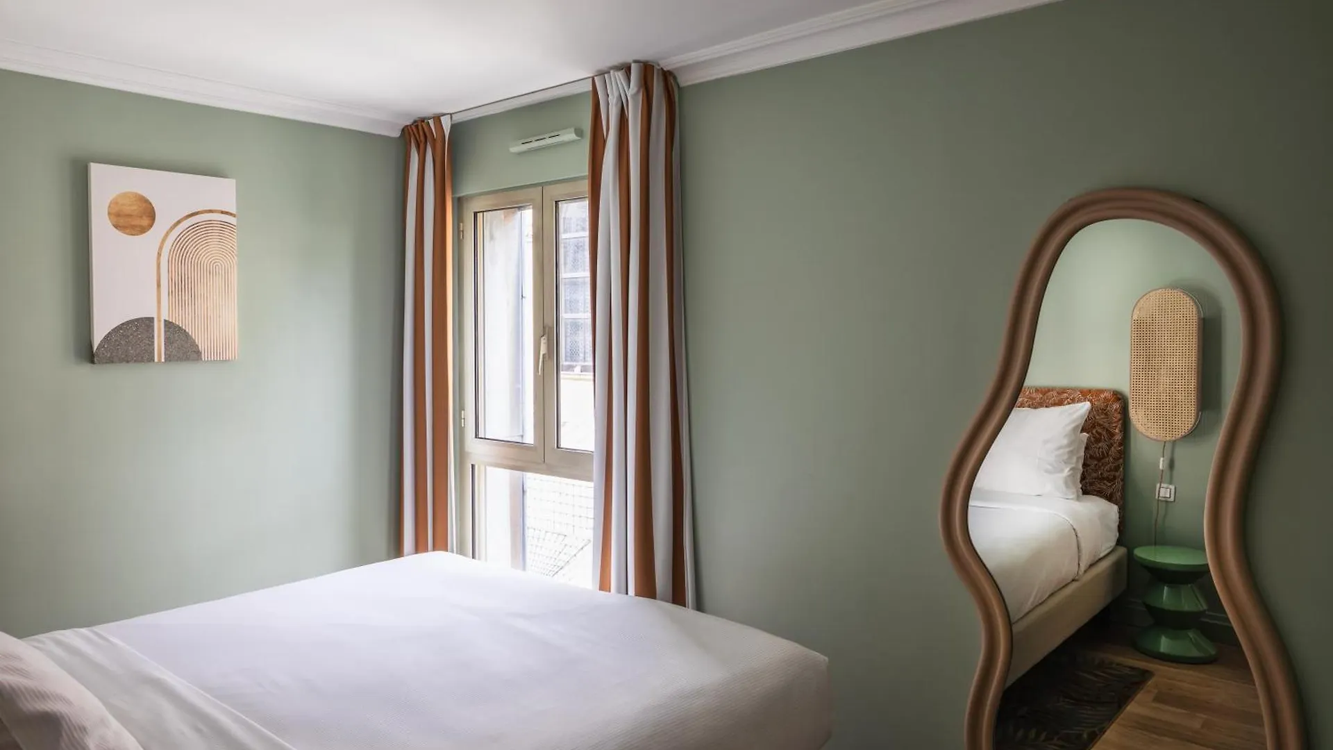 **** Hotel Royal Garden Champs-Elysees Paris France